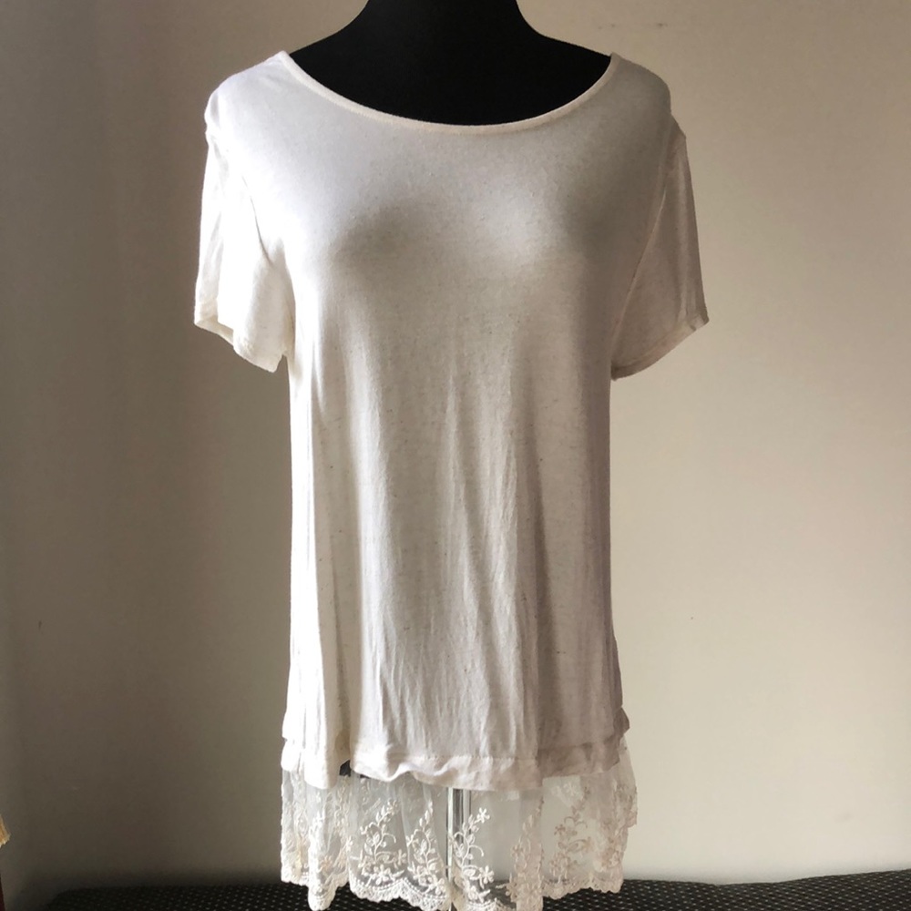 Francesca’s Alya Oatmeal Color, Lace Bottom Top M